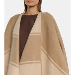 Fendi Wool And Cashmere Poncho -Fendi Shop unnamed file 544