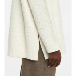 Fendi Logo Turtleneck Sweater 7 Fendi Logo Turtleneck Sweater -Fendi Shop unnamed file 771